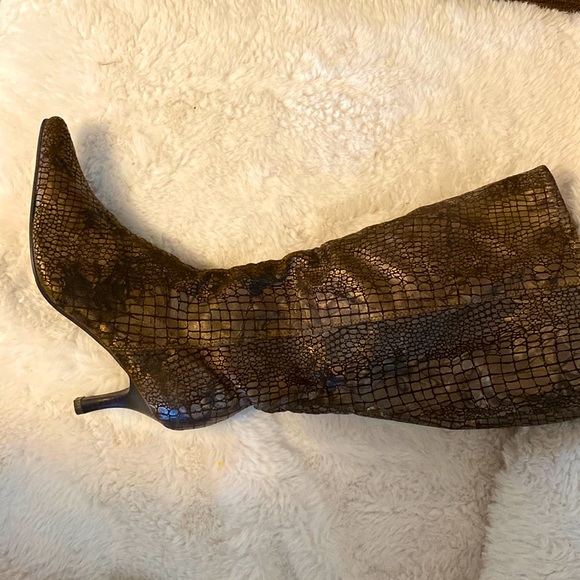 •Snake print heeled boots - Picture 1 of 5